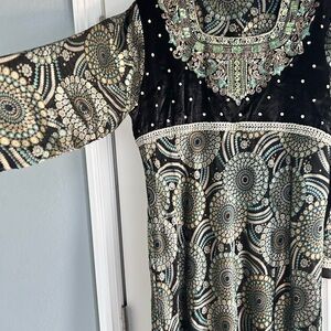 Elegant Black and Green Patterned Dress